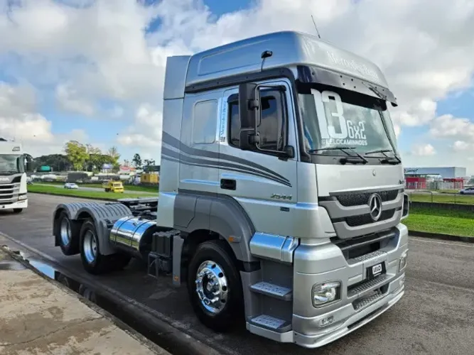 Mb Axor 2544 6x2 Ano 2013 Teto Alto Automático Suspensão Mola Canelinha Roda de alumínio