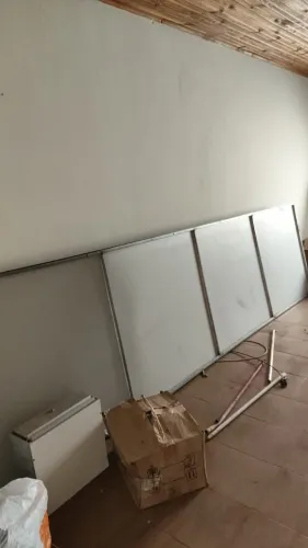 PLACA EM ACM COM ESTRUTURA METÁLICA