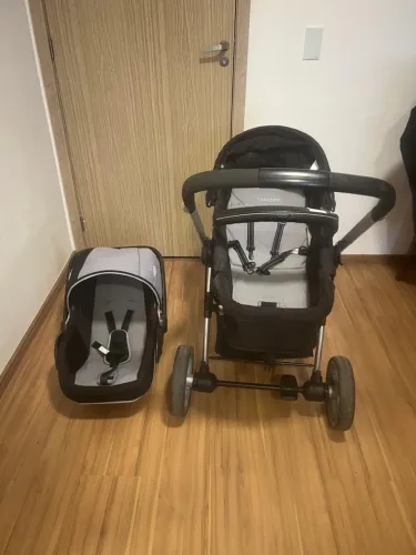 Carrinho + bebê conforto 