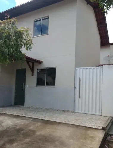 Alugo Casa em Condomínio Fechado, com Píscina