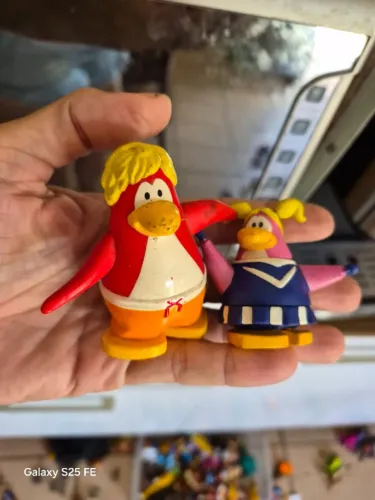 Boneco colecionável Club Penguin, fabricado pela Jakks Pacific