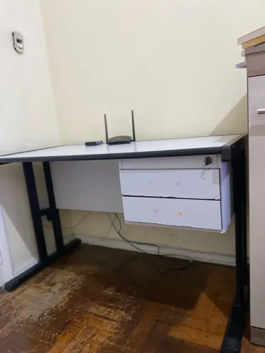 Mesa de escritório  para estudos +  cadeira