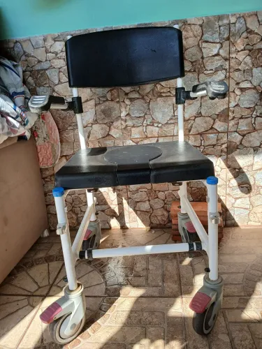 Cadeira de Banho Higiênica Dellamed D60 em Alumínio (Suporta até 150kg)