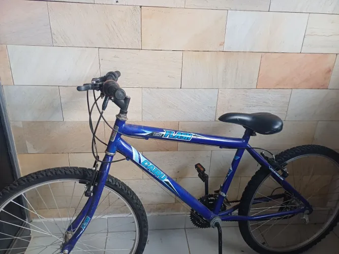 Bicicleta cairu flash usada azul com.marcha aro 26
