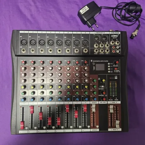 Mesa de som analógica Lelong LE-711 de 8 canais e fonte!