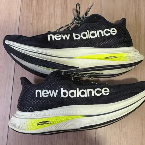Tênis New Balance FuelCell SuperComp Trainer V2