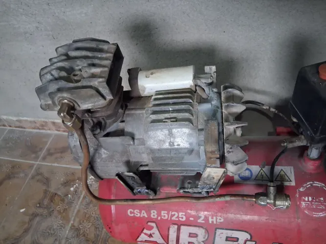 Compressor 25 litros shultz funcionando certinho leia
