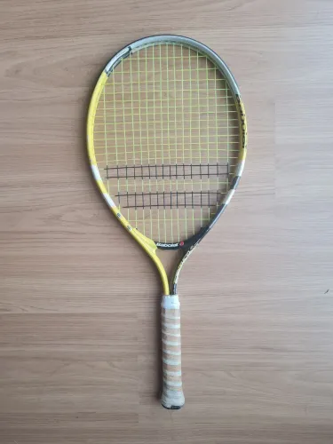 Raquete de Tênis Infantil Babolat Para Iniciantes Modelo BallFighter 125 - 23