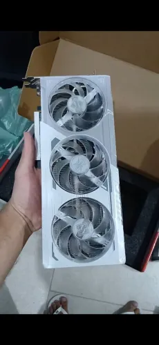 RX 9060 XT 16gb, Branca modelo ASROCK STEEL LEGEND