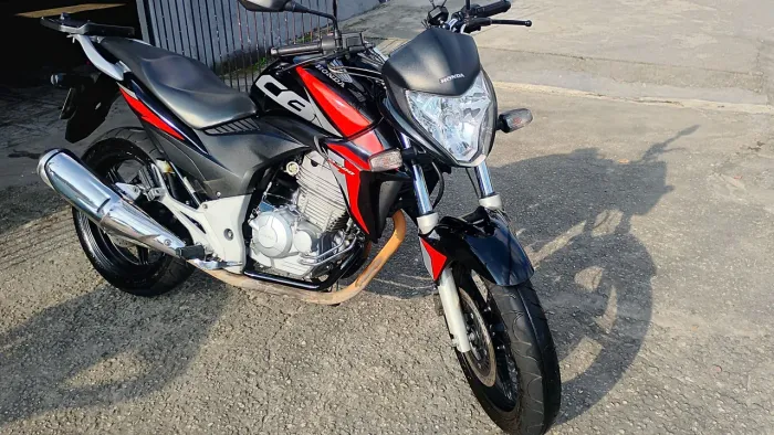 CB300R BEM CONSERVADA