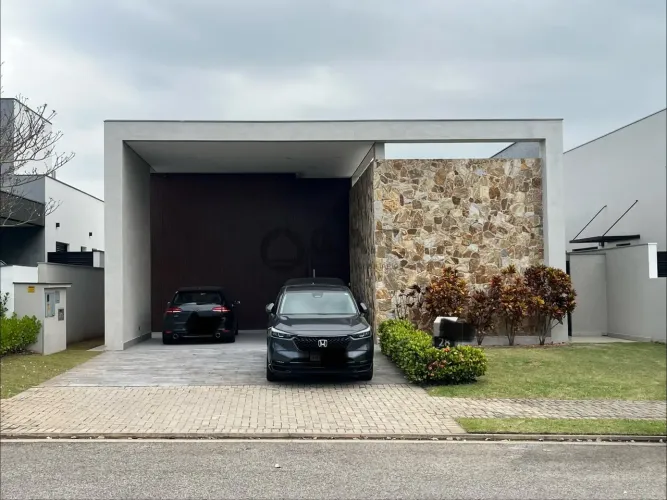 Casa de Luxo em Condomínio: 3 Quartos, 3 Suítes, 3 Salas, 3 Banheiros, 4 Vagas de Garagem