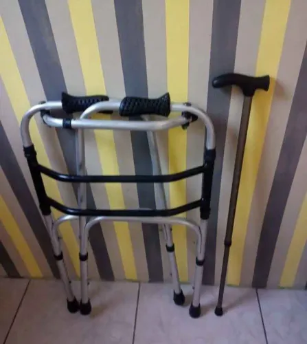 Kit de mobilidade/ Andador+bengala _ Ambos em perfeito estado 
