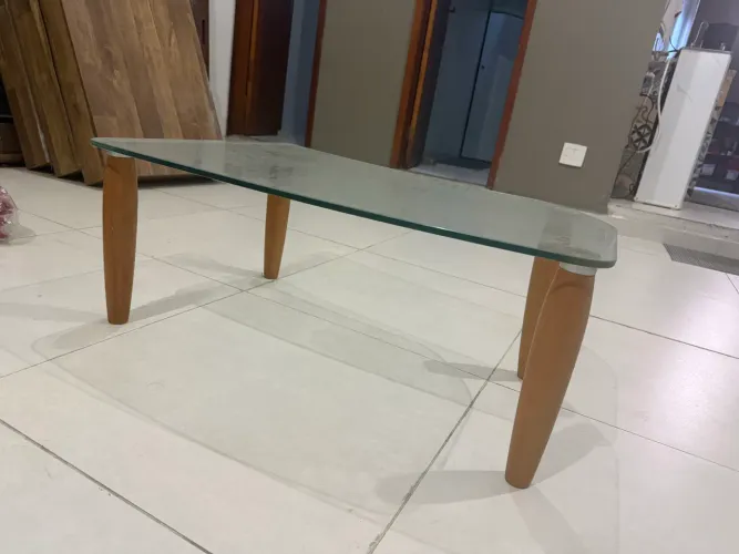 Mesa de vidro pés madeira de canto para decorar 1,10x 0,60 Decoração