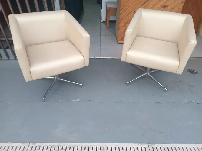 Poltronas giratórias em ótimo estado. (Entrego)