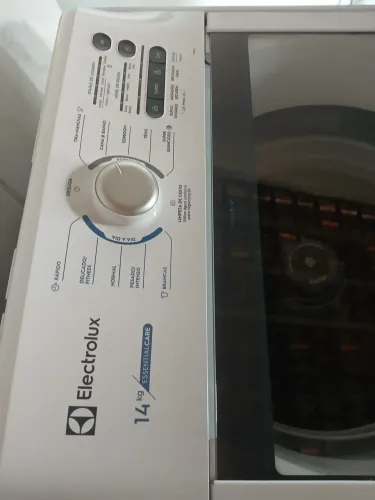 Máquina 14 kilos sem nenhum defeito pouco tempo de uso 