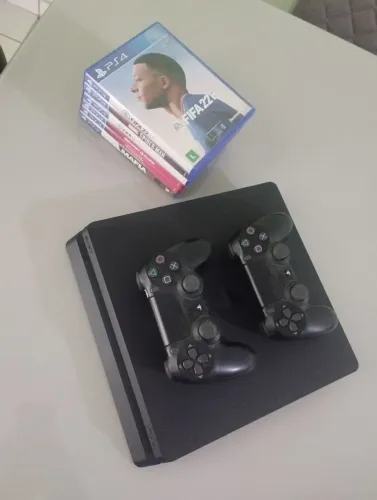 Playstation 4 Slim + 2 controles + Jogos mídia física 