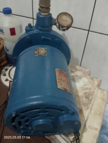 Bomba trifásica para poço artesiano.