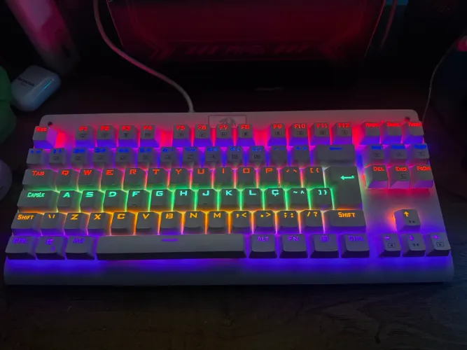 Teclaco Mecânico Redragon Dark Avenger Lunar White RGB Blue Switch Gamer TKL