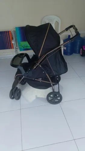 Vendo carro de BB em ótimo estado de conservação galzerano
