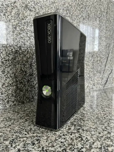 Xbox 360 Slim Preto + Controles Sem Fio + Cabo HDMI e Fonte