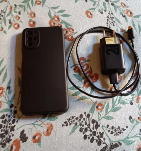 Vendo moto g22 com capinha, película e carregador original
