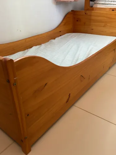 Cama infantil de madeira júnior Tok Stock + colchão 