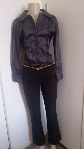 Conjunto de calça e camisa social feminina