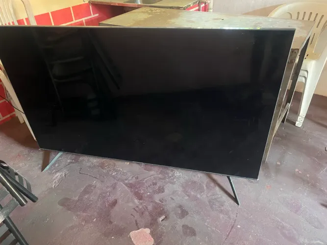 Tv 75polegas com tela trincada 800