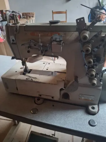 Maquina de costura Galoneira Yamata ce
