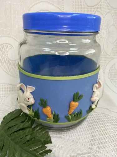 Pote em vidro decorado com biscuit de Páscoa