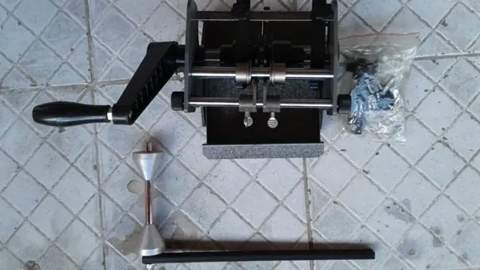 Manual Taped Axial Lead Former