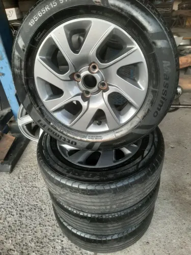 Roda aro 15 Gm Onix Ltz grafite com pneu 195 65 15 usados 4x100 jogo 