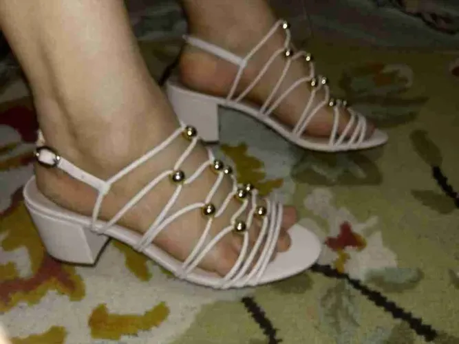 Uma linda sandália arezzo 37