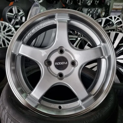 Jogo de rodas novas aro 15 4x100 esportivas Rodera GT 15 - Prata