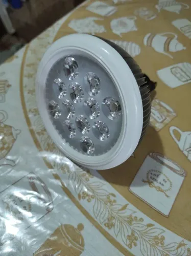 Lâmpada refletora em Led com foco.