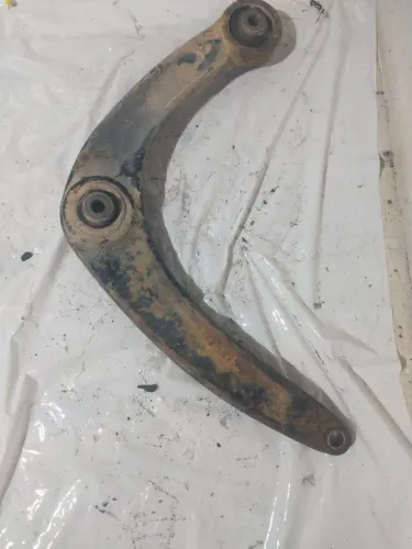 Balança esquerda Peugeot 307 2011