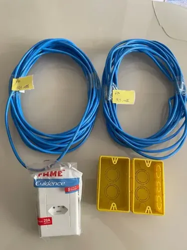 Fio flexível marca SIL e caixa de luz , eletricista , material , obra
