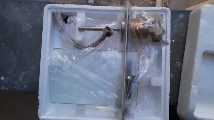 Vendo torneira tipo cascata imbutir de vidro