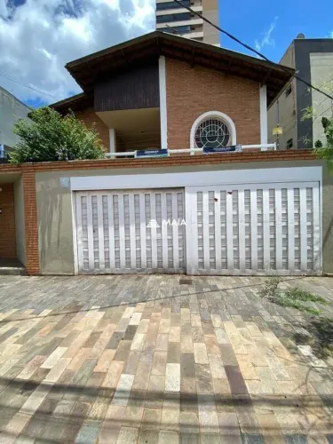 Casa a venda na Avenida Santos Dumont