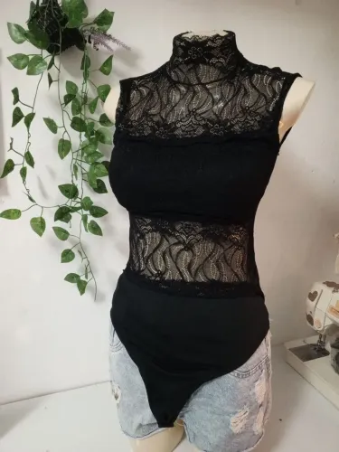 Body de renda preto seminovo tamanho P/M 