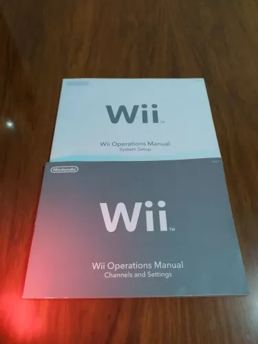Manual Nintendo Wii ORIGINAL (acompanha o par) (sem detalhes)