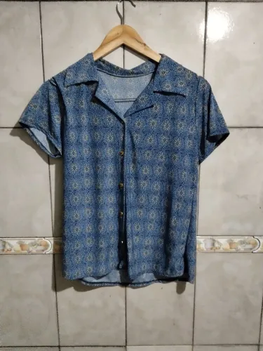 Blusa de botão estampada