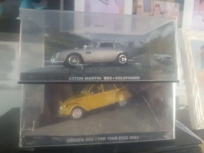 Miniaturas 007: Aston Martin e Citroen 2CV