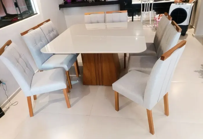 Mesa de jantar 8 cadeiras com tampo de vidro ( cadeiras em madeira )