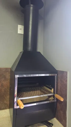 Churrasqueira Gourmet Metalica com chaminé