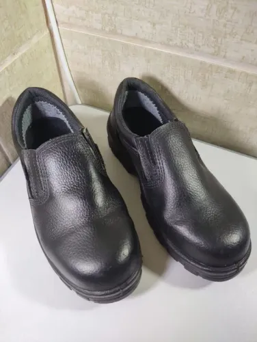 Sapatos Masculinos Pretos de Segurança - Tamanho 36.