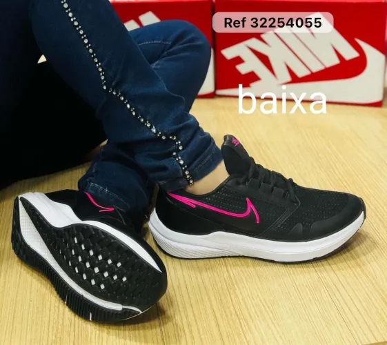 Tênis Nike Feminino Preto com Detalhes em Rosa