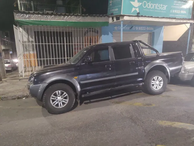 Urgenteeeeeeeeer L200 muito nova