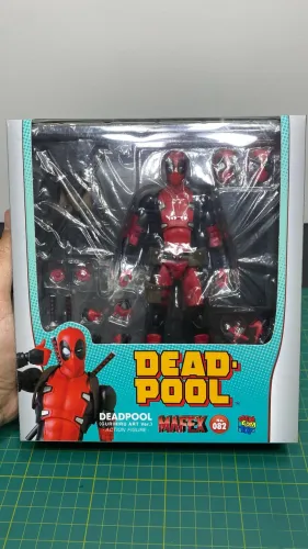 Deadpool Mafex 082 com Extras 