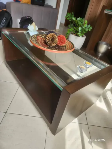 Mesa de Centro Moderna em Madeira e Vidro